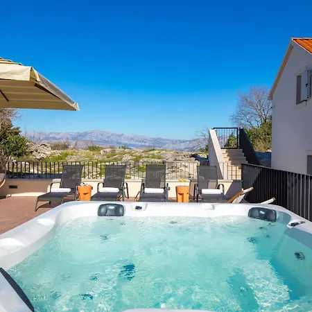Luxury With Jacuzzi On Brac Villa