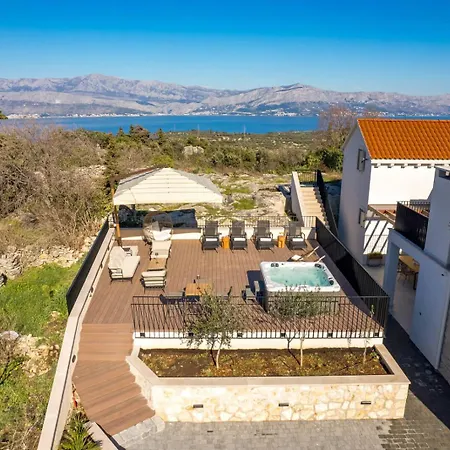 Luxury With Jacuzzi On Brac *