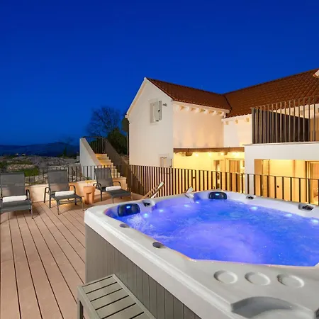 Villa Luxury With Jacuzzi On Brac